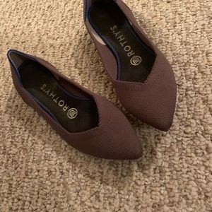 EUC Rothy’s pointed flats size 6 Mocha